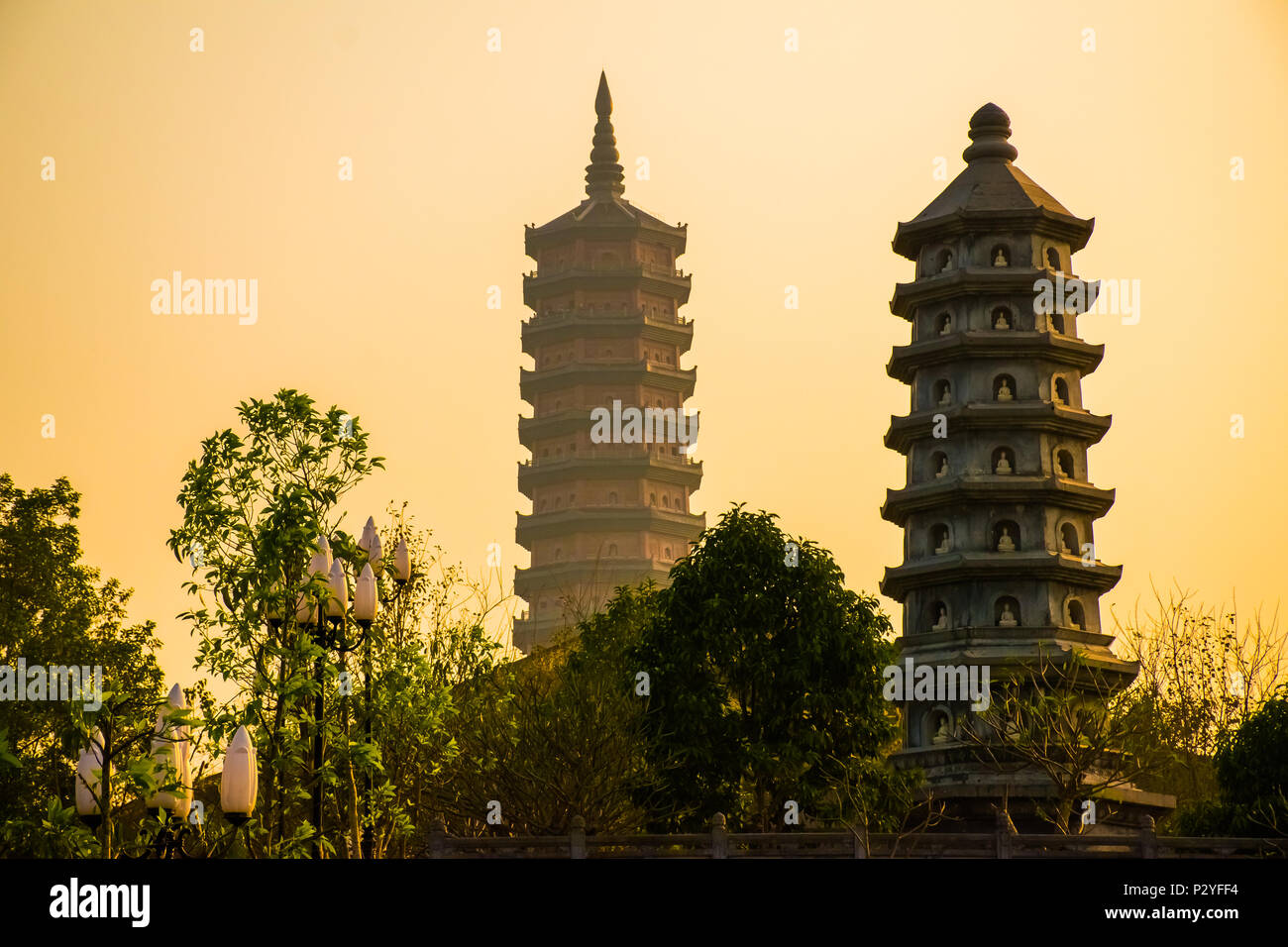 Bai Dinh Pagode - Die biggiest Tempelanlage in Vietnam, Trang Ein, Ninh Binh Stockfoto