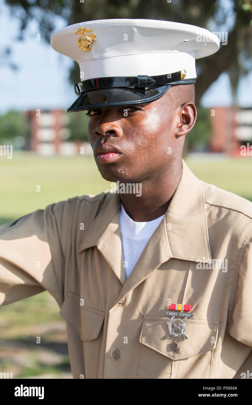 PFC. Kwantaviou T. Walker, Ehren-Absolvent für Platoon 2056, Echo Company, 2. rekrutieren Training Bataillon studierte Bootcamp 19. August 2016. Walker ist von Pearson, Ga. (Foto von CPL. Vanessa Austin) Stockfoto