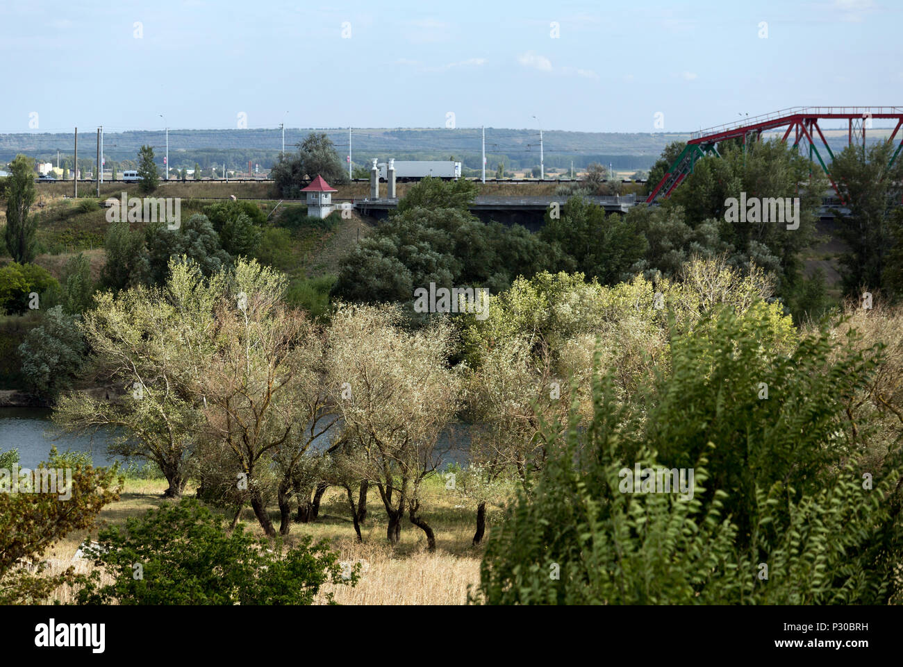 Bender, Moldau, Blick von der Festung Bender auf einer Brücke über den Dnister Stockfoto