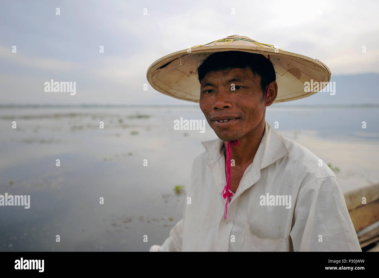 Nyaungshwe, Birma, Porträt eines Fischers am Inle See Stockfoto