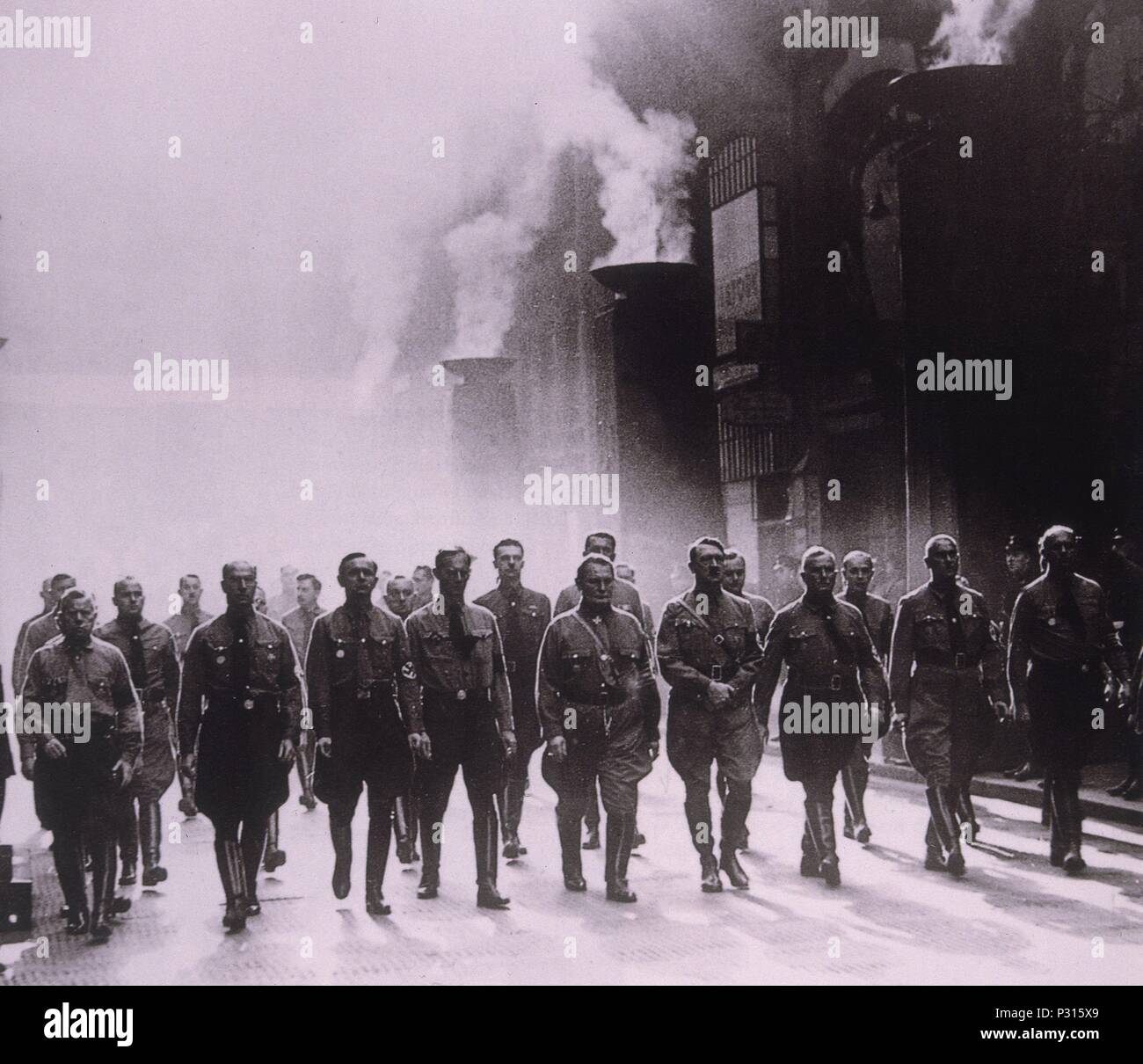 HITLER Y SUS COHORTES EN EL ANIVERSARIO DE LA MARCHA SOBRE MÜNCHEN DE 1923 - año 1936. Stockfoto