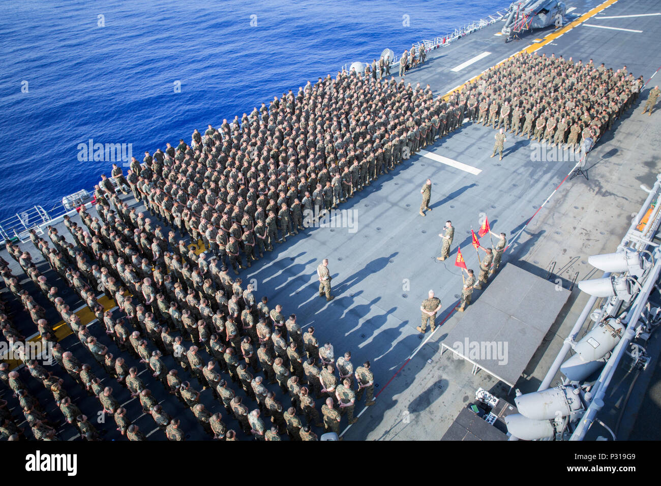 An Bord Der Uss Bonhomme Richard Lhd 6 Am Meer Aug 22 2016 Us Marine Corps Colonel Tye R Wallace Der Kommandierende Offizier Der 31 Marine Expeditionary Unit Iii Marine Expeditionary Force