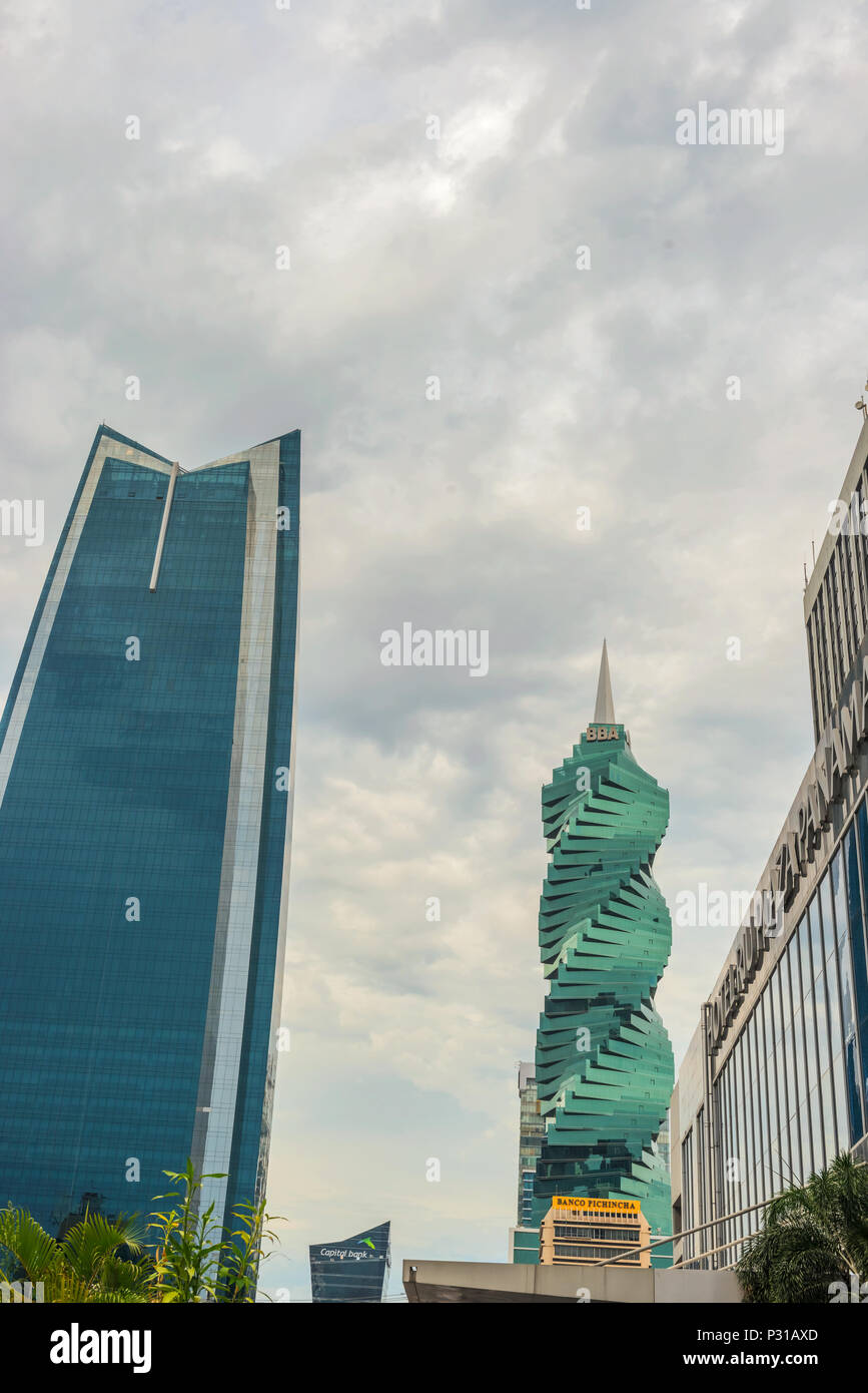 Panama City, Panama - Dezember 14, 2015: Modernes Bürogebäude Wolkenkratzer in Panama City, Panama, Mittelamerika. Stockfoto