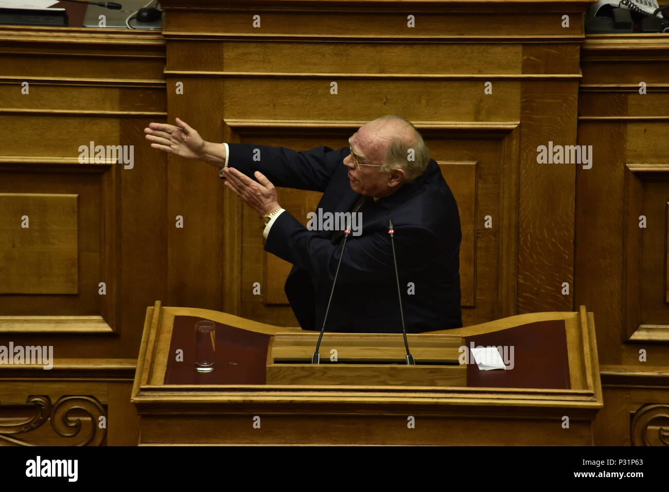 Athen, Griechenland. 16 Juni, 2018. Vasilios Leventis, Präsident der Union Party, während seiner Rede im griechischen Parlament Credit: Dimitrios Karvountzis/Pacific Press/Alamy leben Nachrichten Stockfoto