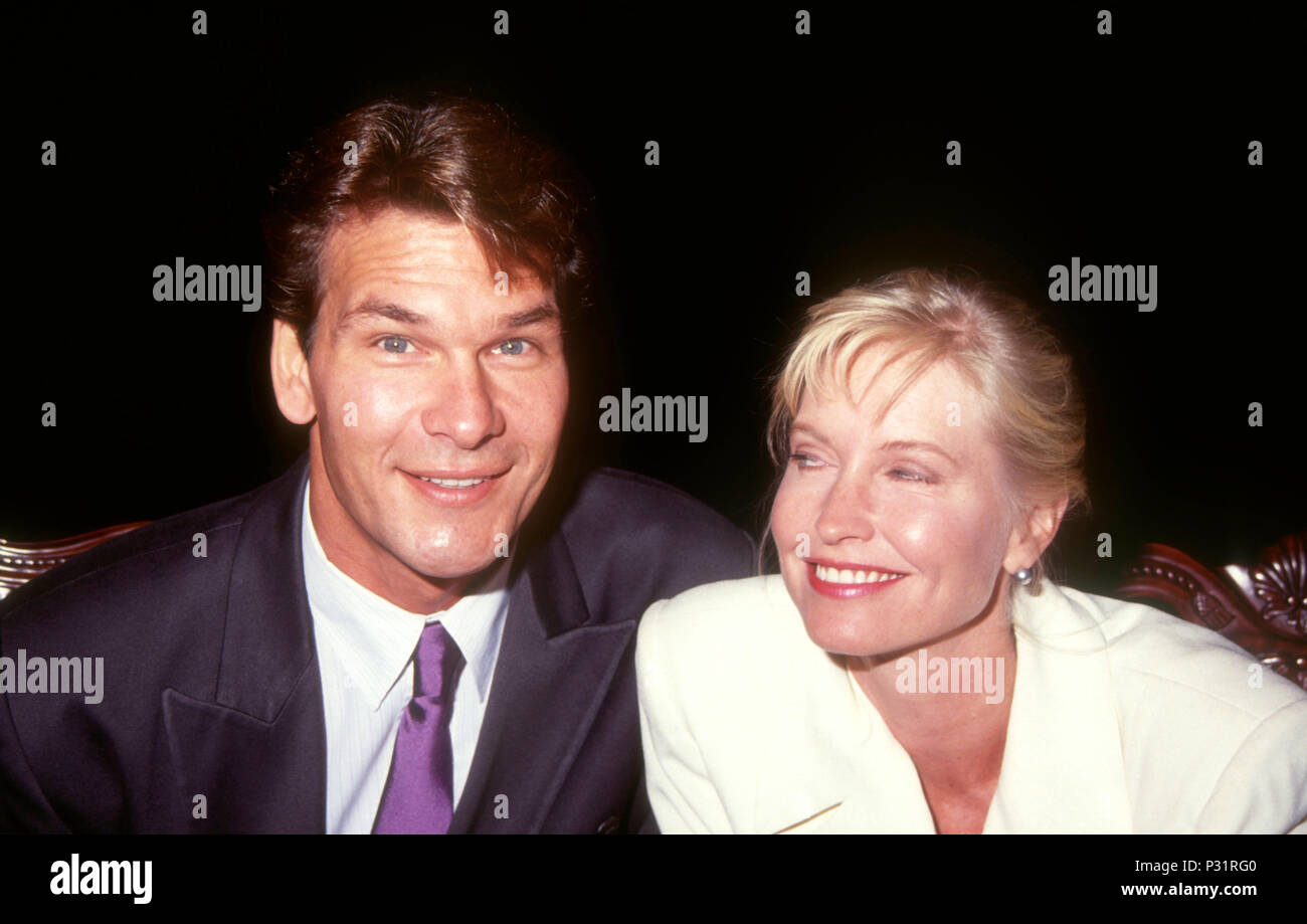 BEVERLY HILLS, Ca - 17. Oktober: (L-R) Schauspieler Patrick Swayze und seine Frau Lisa Niemi die Eröffnung von 'Liebe Briefe an" am 17. Oktober 1991 An der Canon Theatre in Beverly Hills, Kalifornien. Foto von Barry King/Alamy Stock Foto Stockfoto