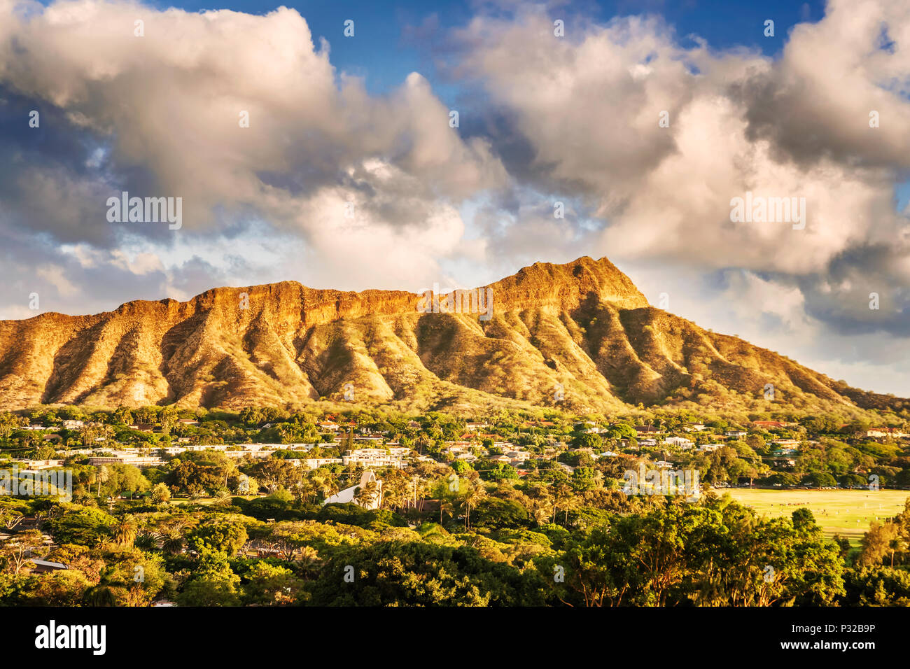 Blick auf den Diamond Head Crater Mountain auf der hawaiianischen Insel Oahu Stockfoto