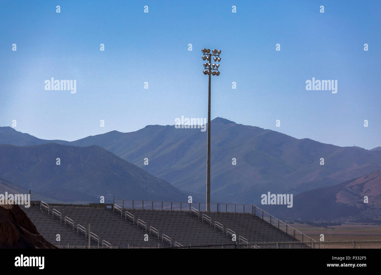 Leistungsstarke Beleuchtung von lokalen Sport Stadion in Eagle Mountain, Utah. Stockfoto
