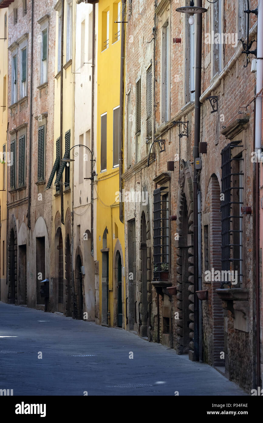 Straße im Zentrum der Stadt in Lucca, Italien, Stockfoto