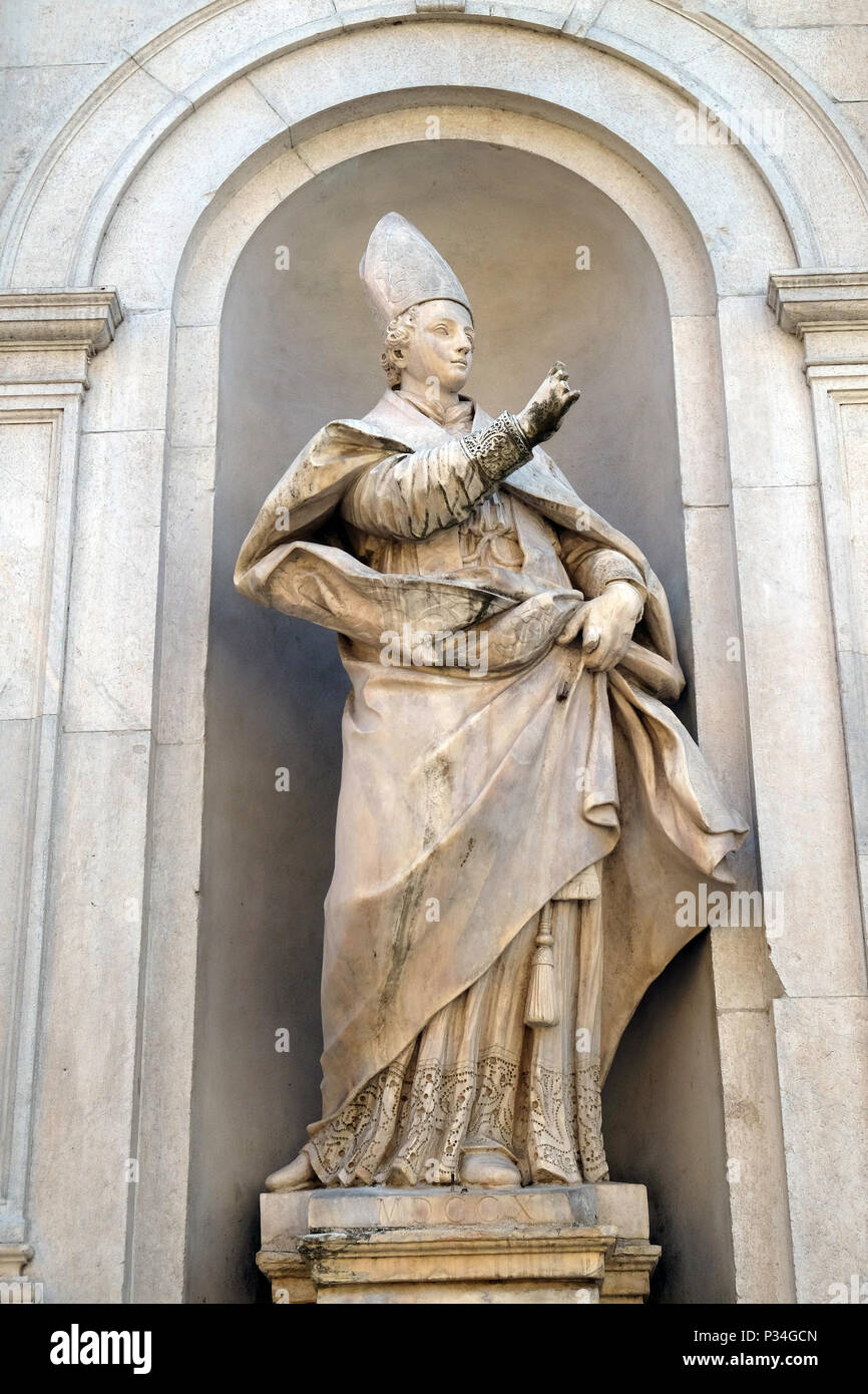 Der hl. Paulinus von Antiochien an der Fassade von Santi Paolino e Donato Kirche in Lucca, Toskana, Italien Stockfoto