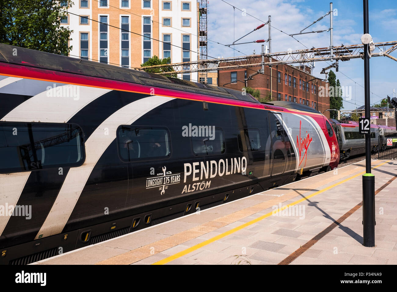 Jungfrau Zug an Plattform Watford Junction, Watford, Hertfordshire, England, UK. Stockfoto