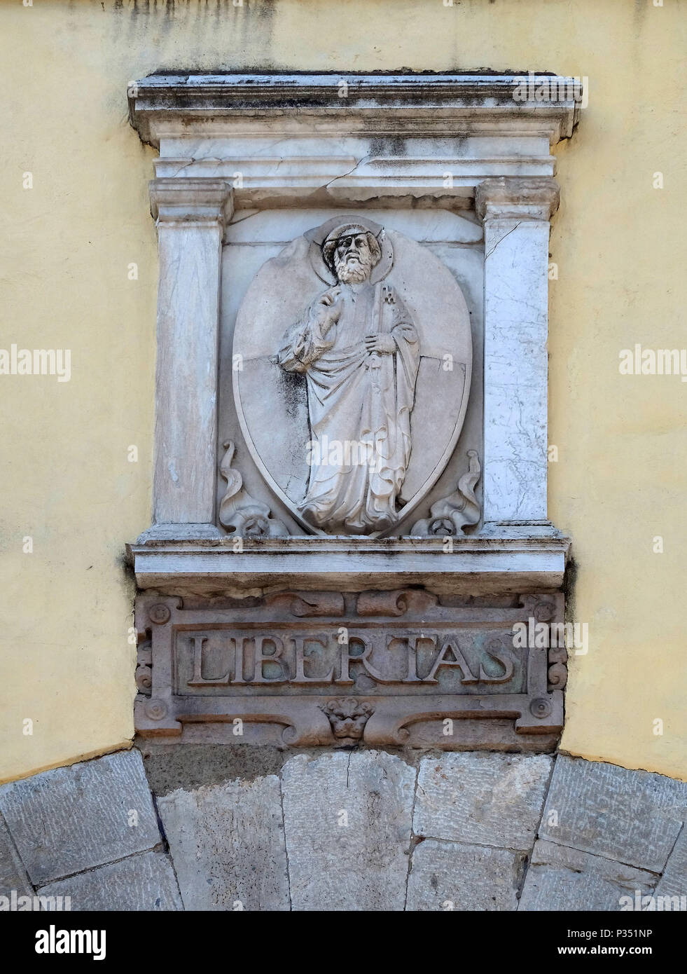 Statue von Libertas, Porta Santa Maria in Lucca, Toskana, Italien Stockfoto