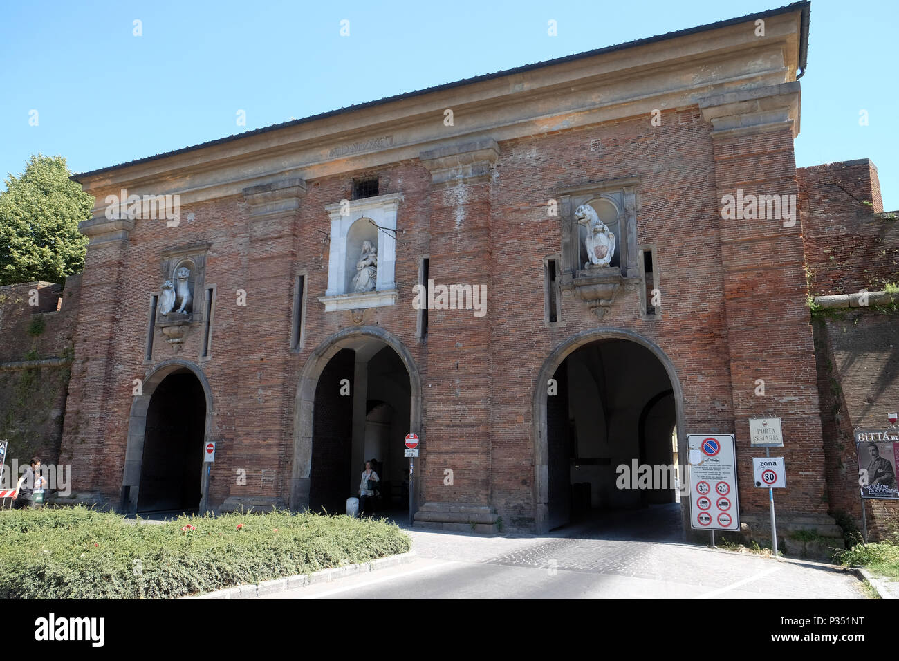 Porta Santa Maria in Lucca, Toskana, Italien Stockfoto
