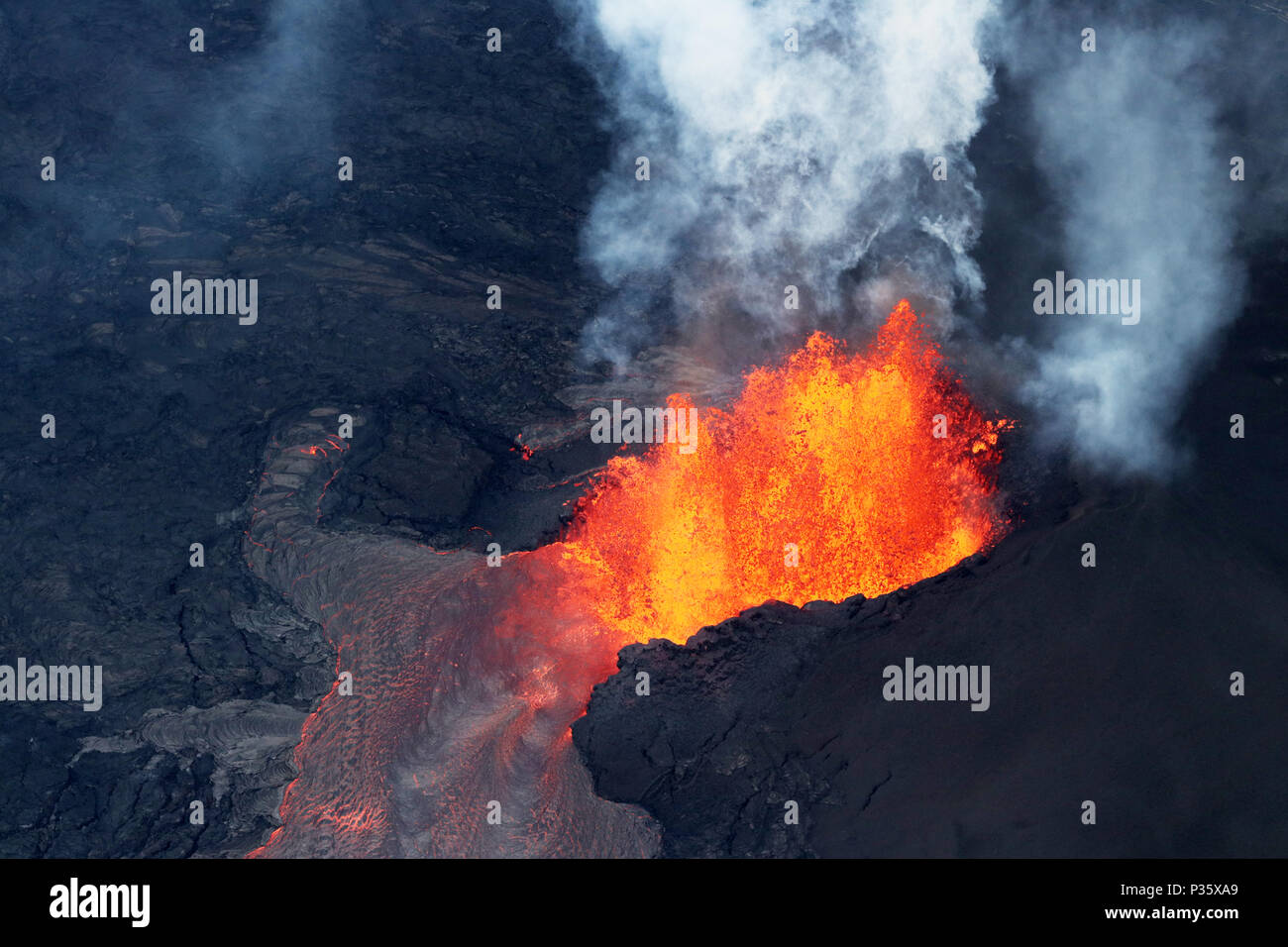 Luftaufnahme des vulkanischen Ausbruch des Vulkans Kilauea, Spalte 8, Mai 2018 Stockfoto