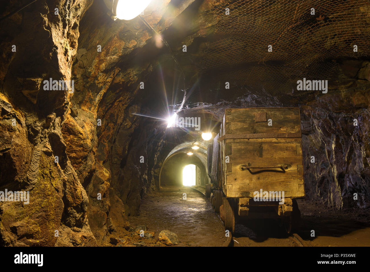 Banska Stiavnica (schemnitz): Mittelalterliche Michael Grube Tunnel, Bergbau Zug in der Slowakei, Stockfoto