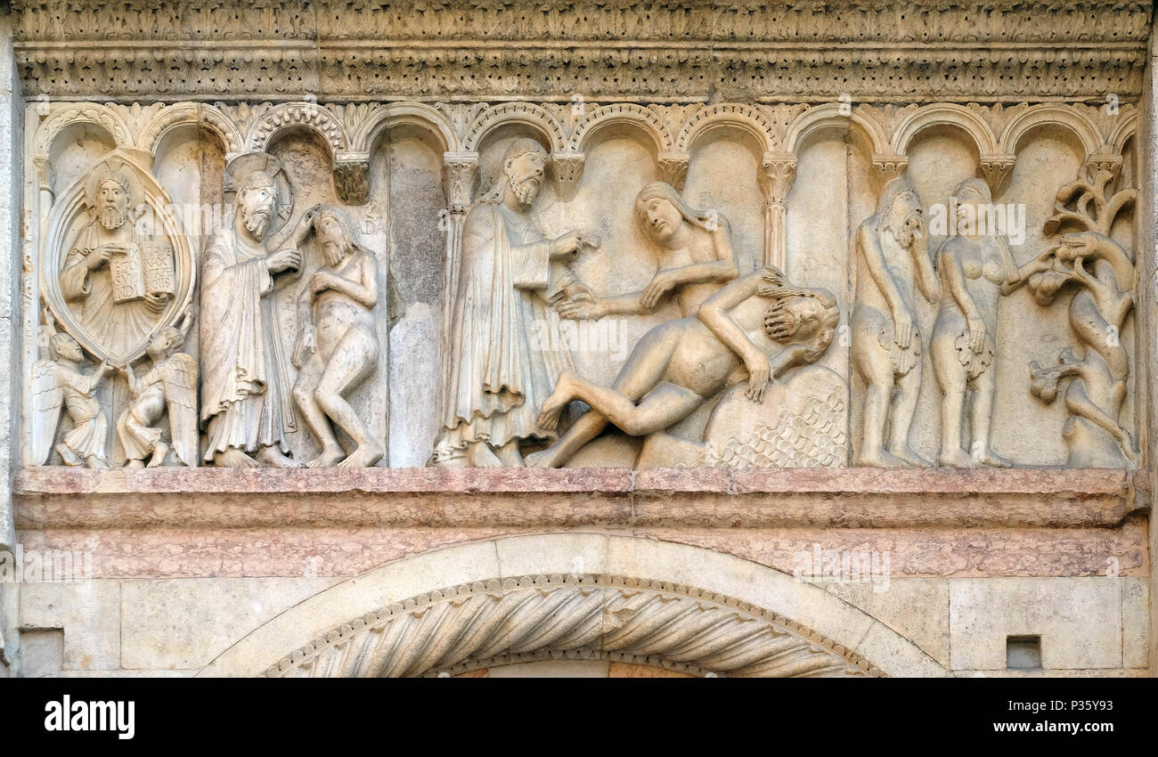 Erschaffung von Adam und Eva, Versuchung durch Wiligelmo, Dom von Modena, Italien Stockfoto