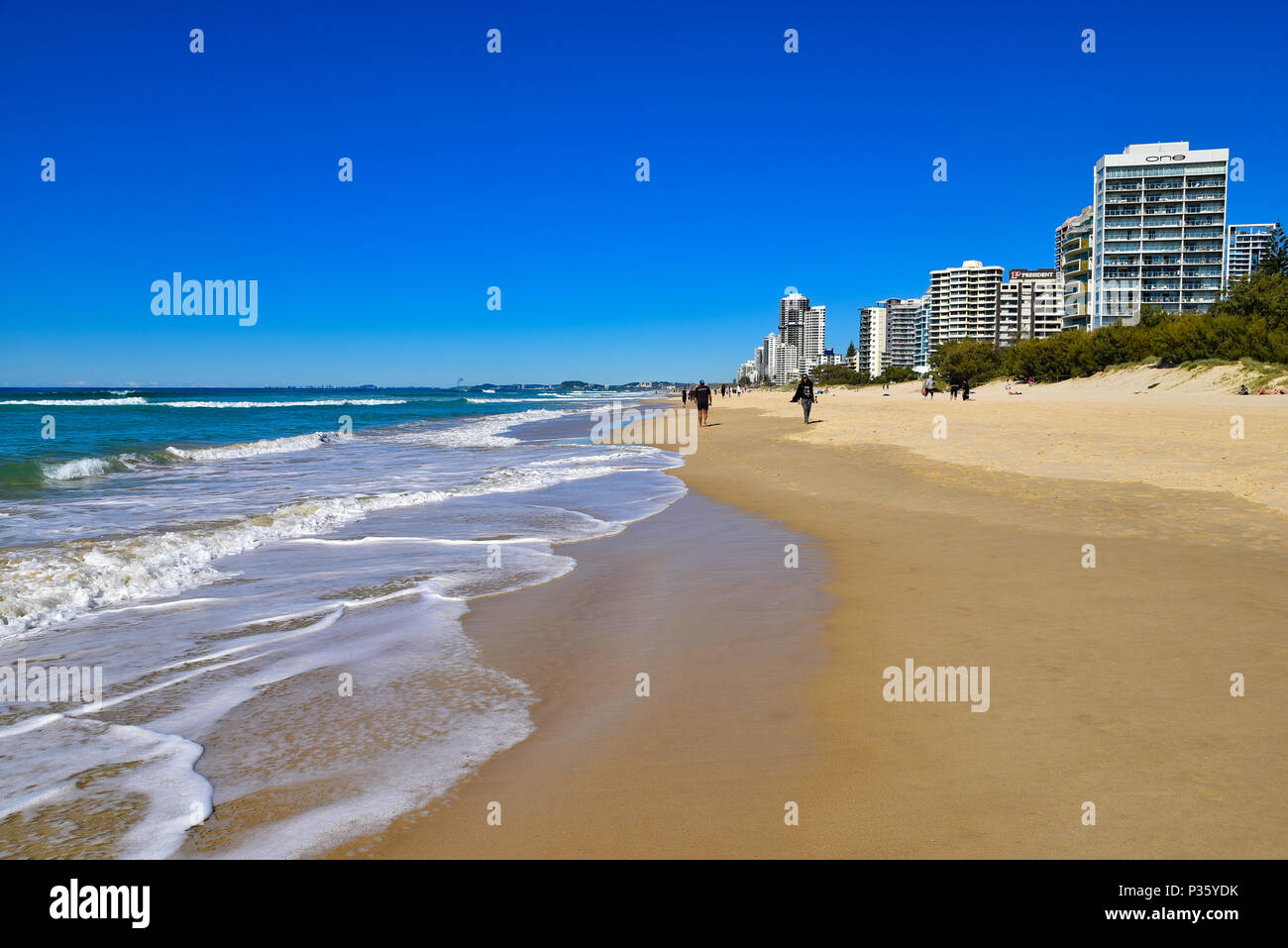 Und der Strand in Surfers Paradise, Queensland, Australien Stockfoto