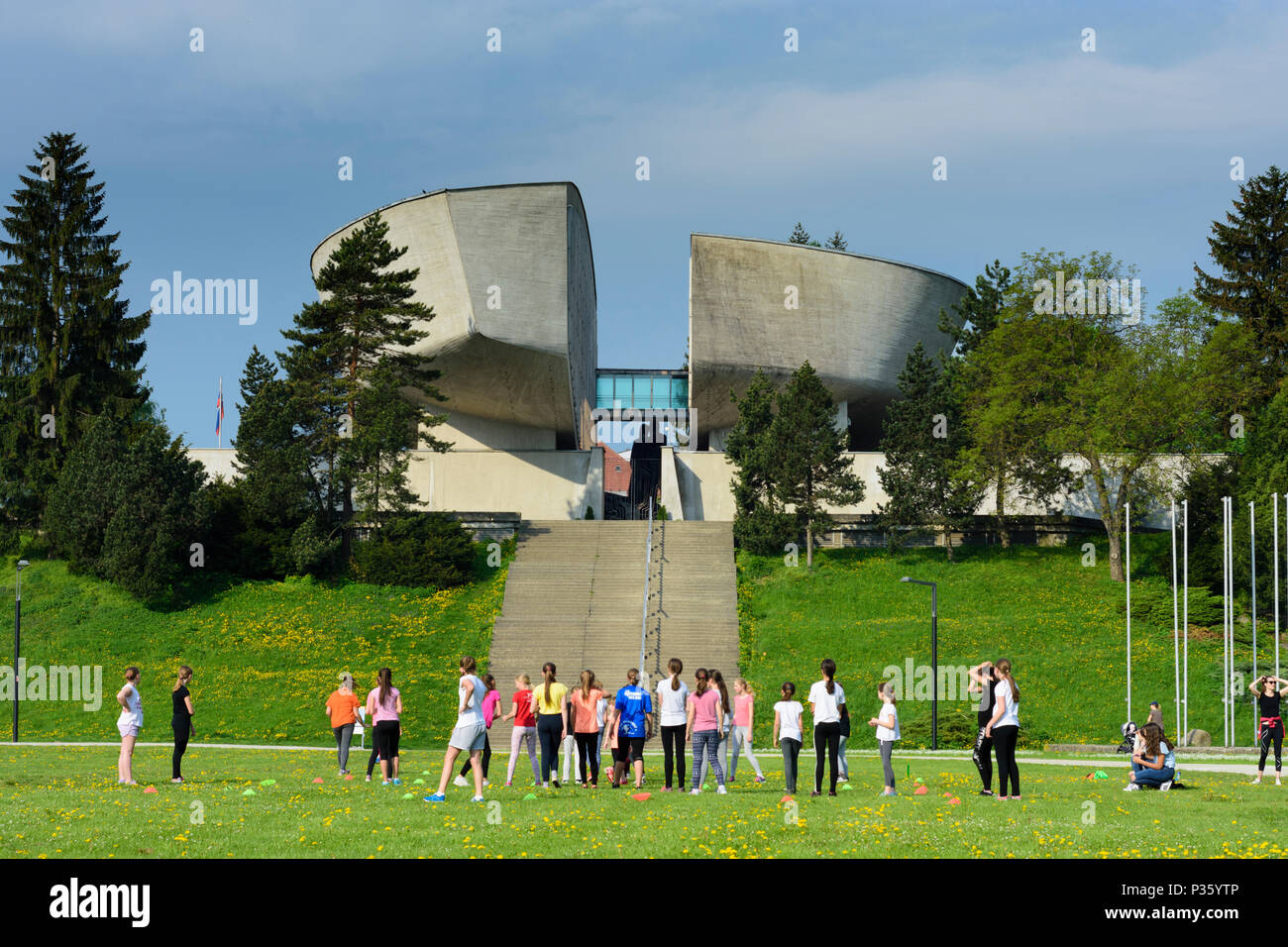 Banska Bystrica (neusohl): Museum am Denkmal des Slowakischen Nationalen Aufstandes in der Slowakei, Stockfoto