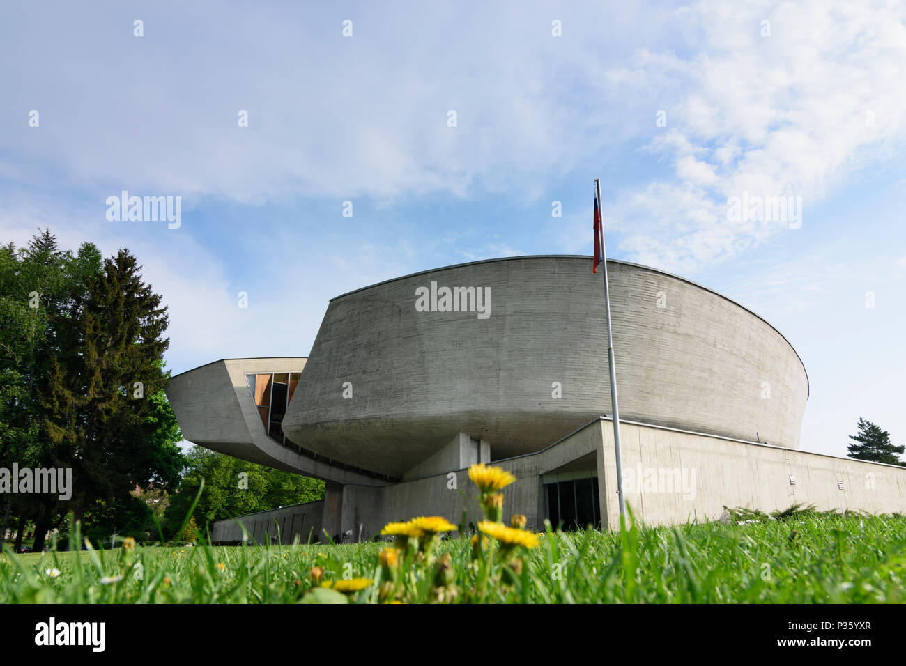 Banska Bystrica (neusohl): Museum am Denkmal des Slowakischen Nationalen Aufstandes in der Slowakei, Stockfoto