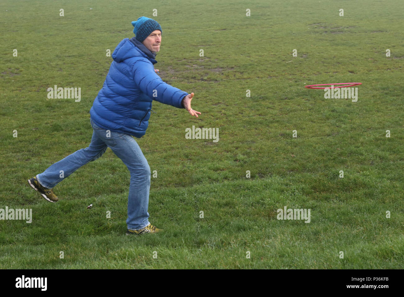Utrecht, Niederlande, Mann spielt Frisbee Stockfoto