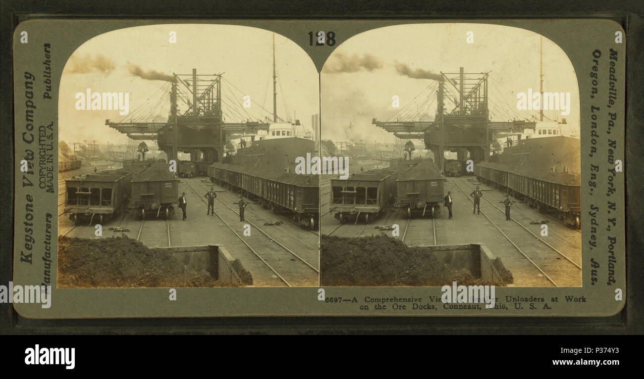 10 eine umfassende Ansicht der kleineren Uploader bei der Arbeit auf der oar-Docks, Conneaut, Ohio, von Keystone View Company Stockfoto