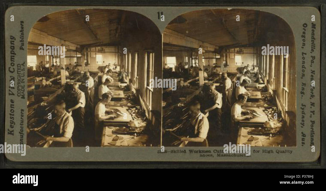 . Experte Arbeiter, schneiden Leder für qualitativ hochwertige Schuhe, Massachusetts. Abdeckung: 1870?-1915?. Quelle Impressum: 1870?-1915?. Digitale Element veröffentlicht 8-31 2005; 2-12-2009 aktualisiert. 99 Fachkundige Handwerker, schneiden Leder für qualitativ hochwertige Schuhe, Massachusetts, durch Keystone View Company Stockfoto