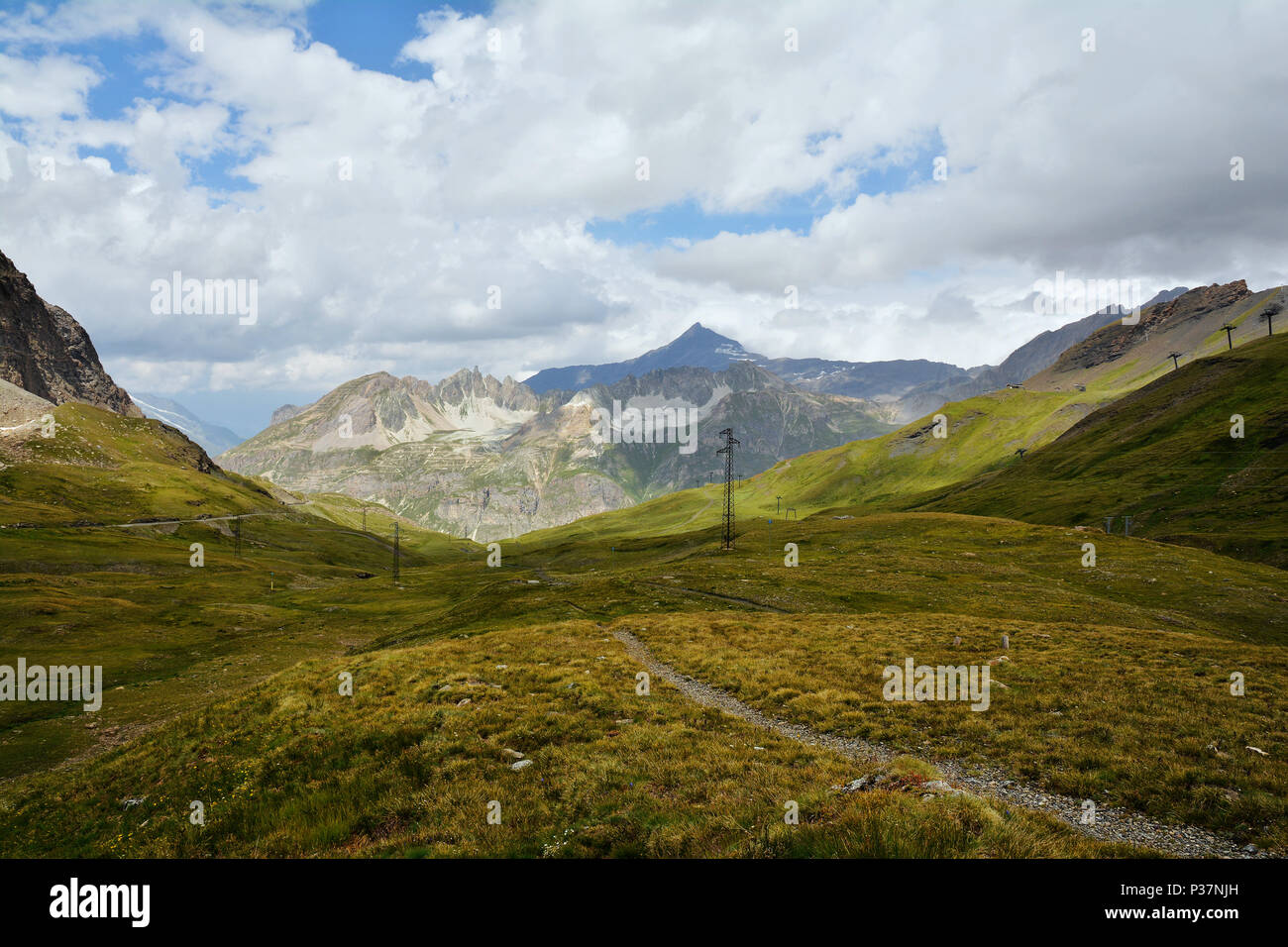 Wunderschöne Landschaft auf der Route des Grandes Alpes mit Col de l'Iseran Passhöhe, die Italien nach Frankreich verbindet. Stockfoto