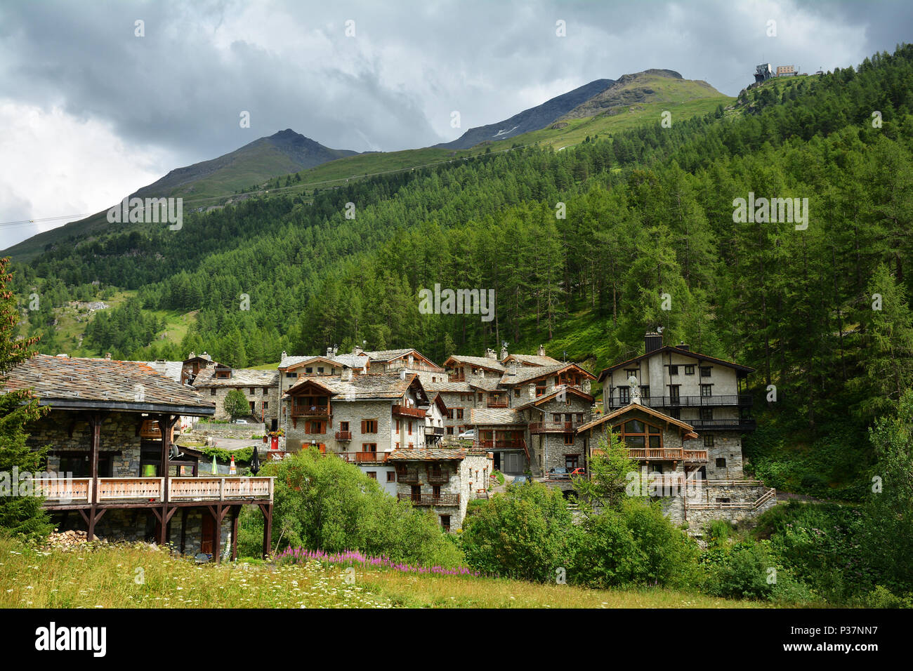 Blick auf die Altstadt von Val d'Isere, Skigebiet, und Gemeinde der Tarentaise, im Département Savoie (Auvergne-Rhone-Alpes) im Südosten Stockfoto