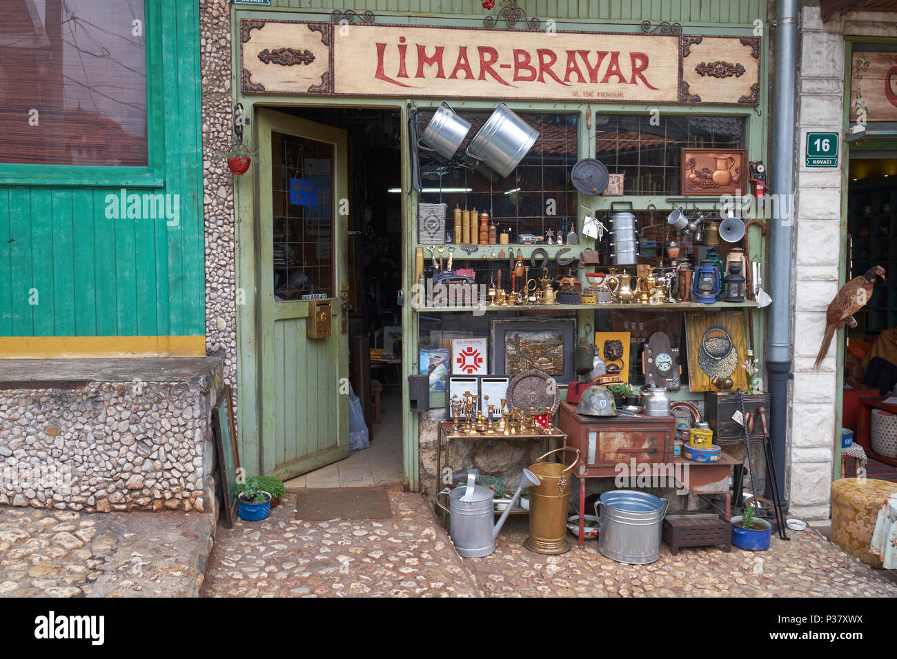 Antiquitäten Shop, Kovaci, Sarajevo, Bosnien und Herzegowina, Europa. Stockfoto