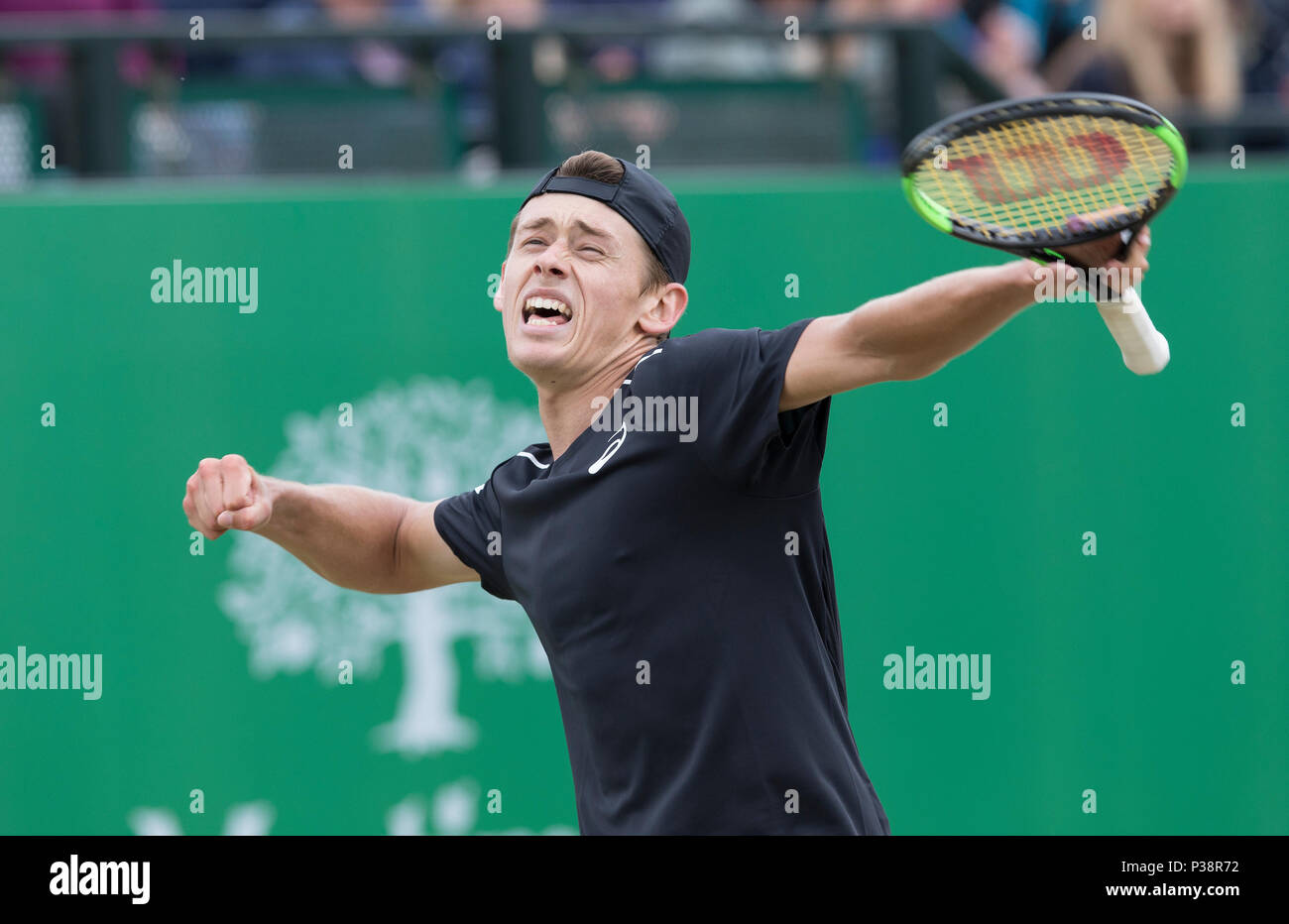 Alex De Minaur von Australien feiert schlug Dan Evans von Großbritannien auf Natur Tal finale Tag in Nottingham Tennis Centre, Nottingham. Pi Stockfoto