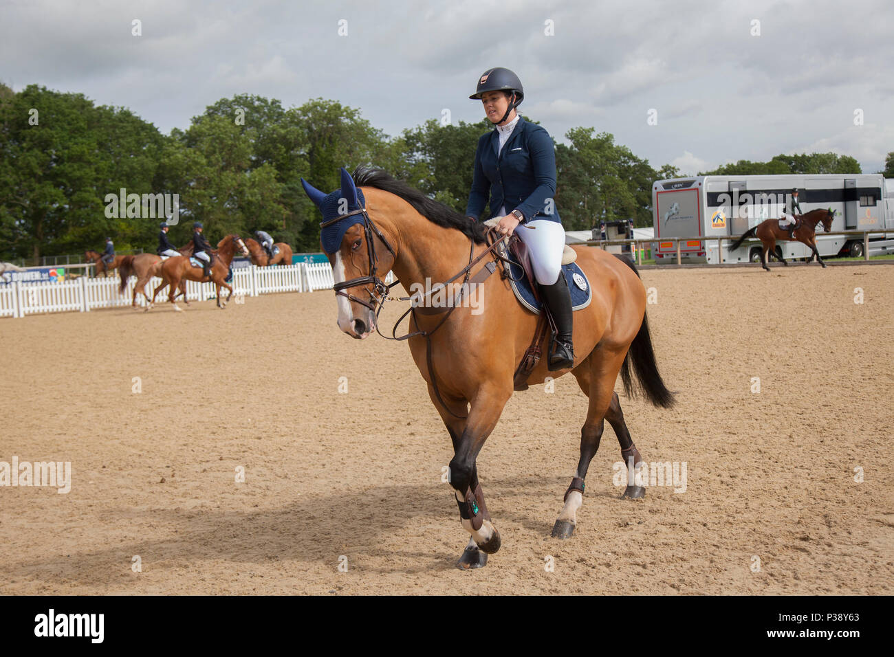 Bolesworth, Cheshire, UK. 16 Jun, 2018. GBR Springreiterin Annabelle Lomas, Karina (Wettbewerb S21 - CSIAm-A) an der Schildknappe Bolesworth International Horse Show. Kredit MediaWorldImages/AlamyLiveNews Stockfoto