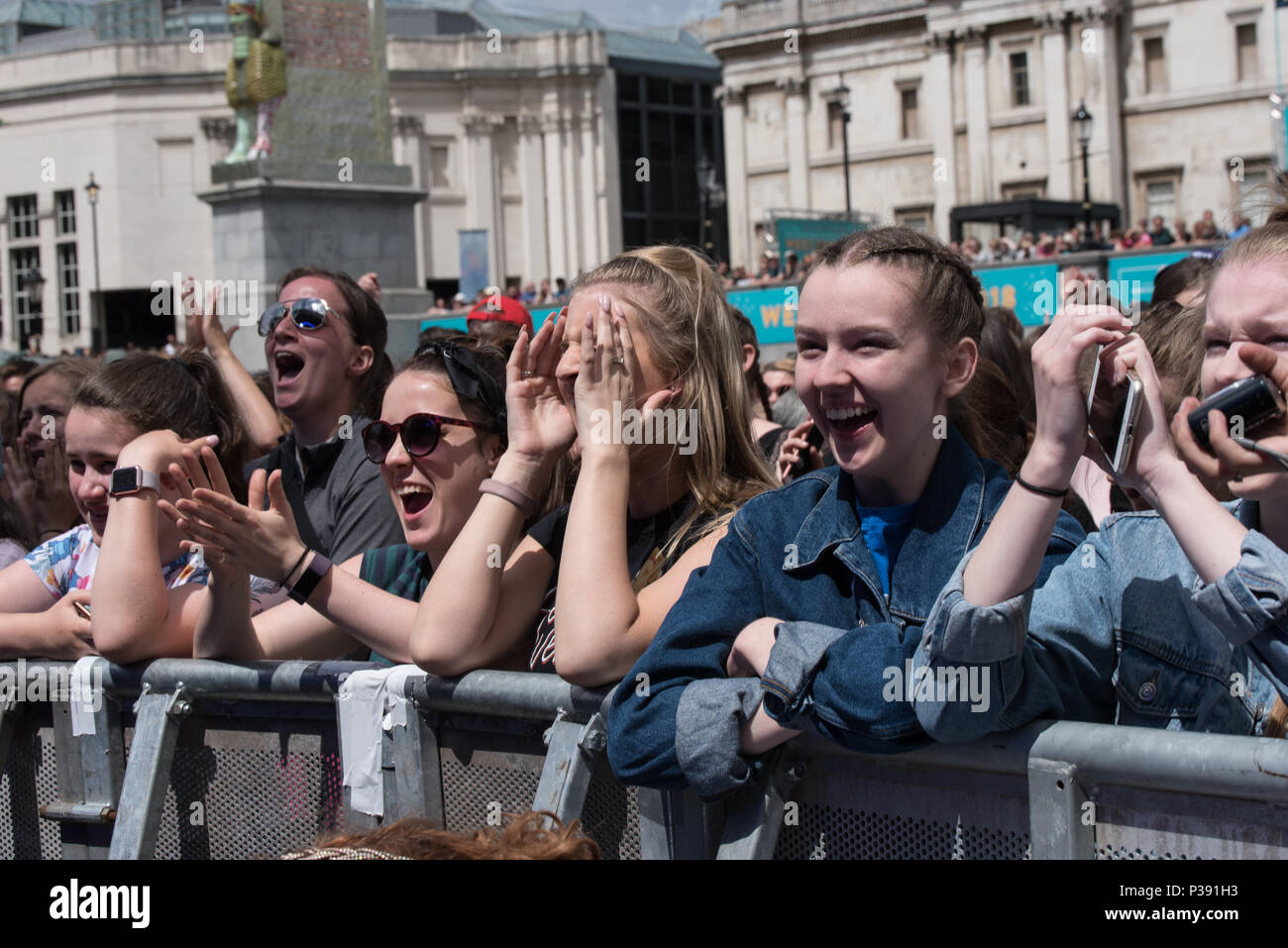 London, Großbritannien. 17 Jun, 2018. Tausende kümmert sich um live Auftritte bei West End Live schreien am 17. Juni 2018 auf dem Trafalgar Square in London. Credit: Siehe Li/Alamy leben Nachrichten Stockfoto