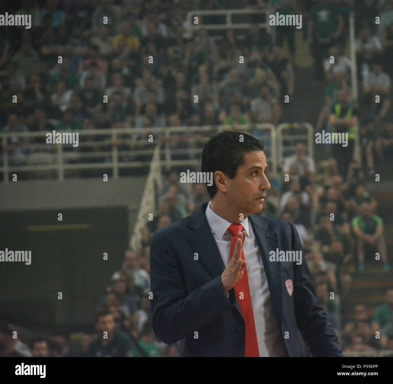 Giannis Sferopoulos, Manager reagieren während der griechischen Basketball League Spiel zwischen Panathinaikos und Olympiakos Piräus BC. (Endstand 84-70) Stockfoto