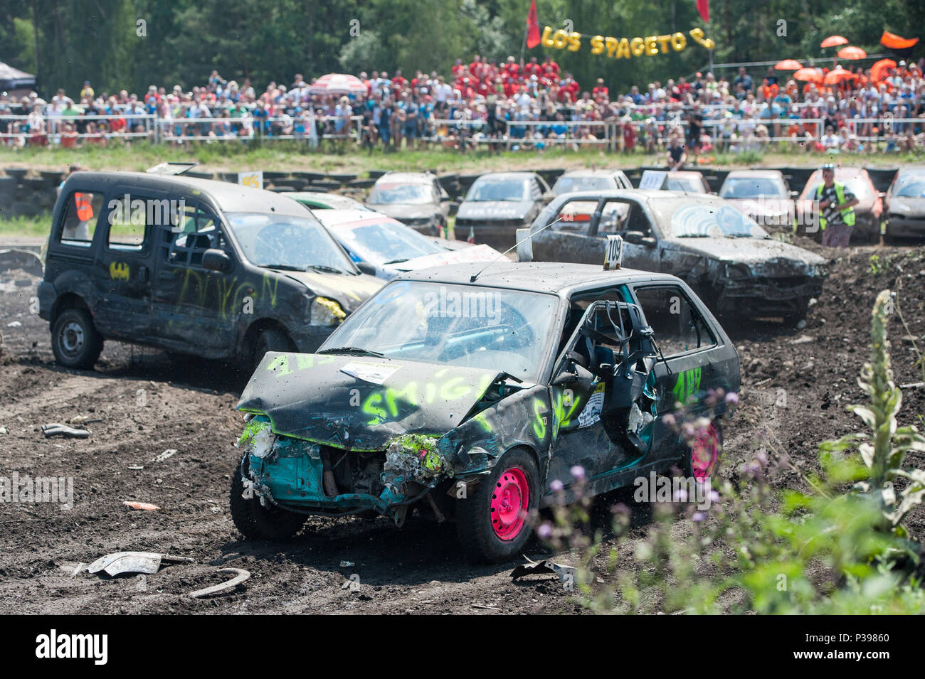 Sosnova, Tschechische Republik. 16 Juni, 2018. Die 9 Destruction Derby extreme Abriss race von Altfahrzeugen nahm auf dem Autodrom in Sosnova, der Tschechischen Republik, am 16. Juni 2018. Quelle: Vit Cerny/CTK Photo/Alamy leben Nachrichten Stockfoto