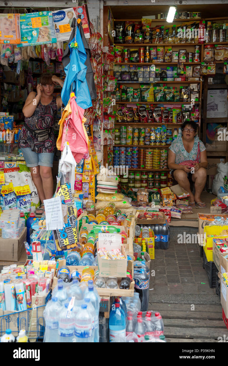 Odessa, Ukraine, Speisen und Getränke auf dem Markt Stockfoto