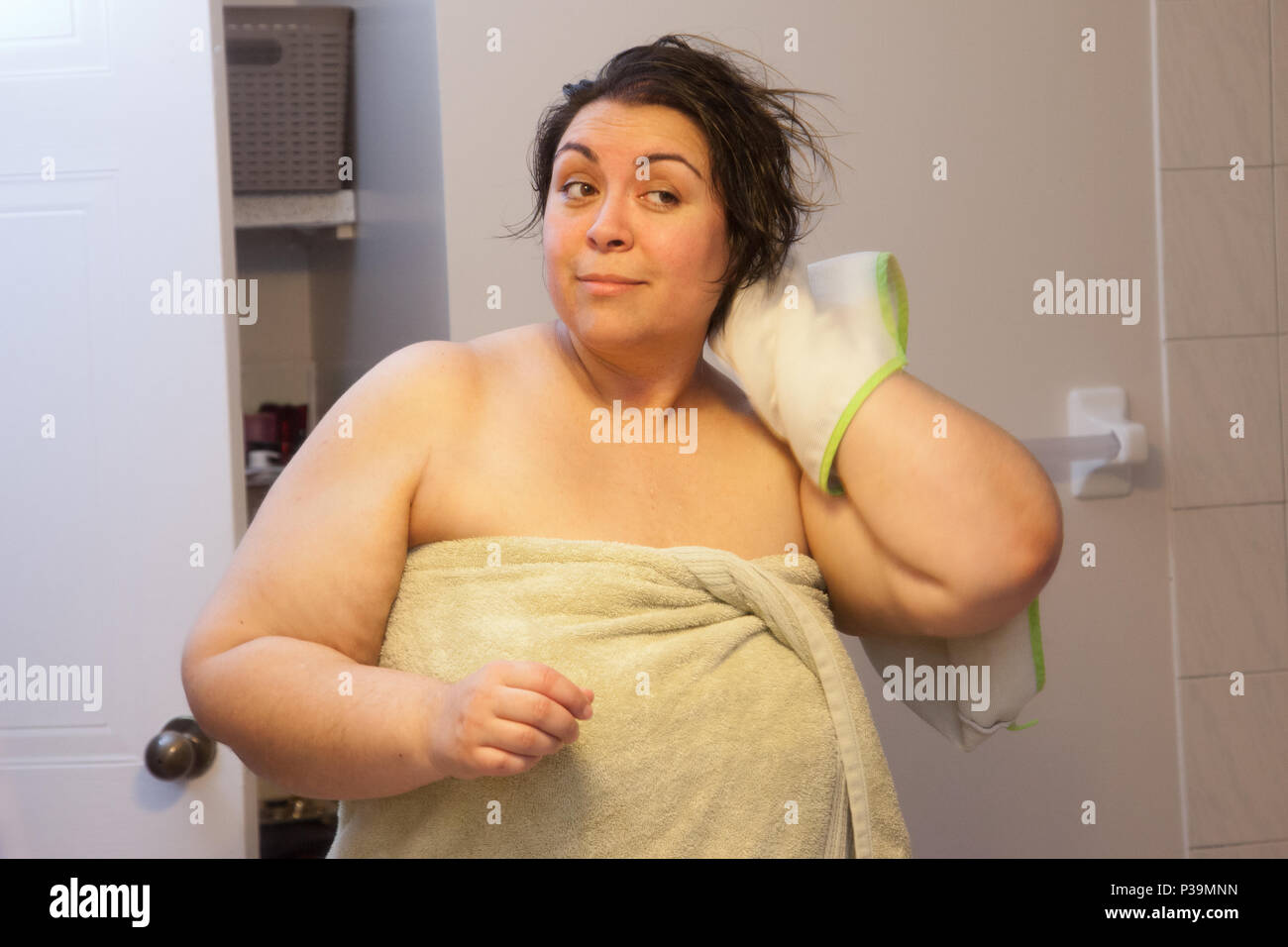 Erkaklar hojatxonasidan videolar Porno xonimlar ozlarining bosh onasi oglida