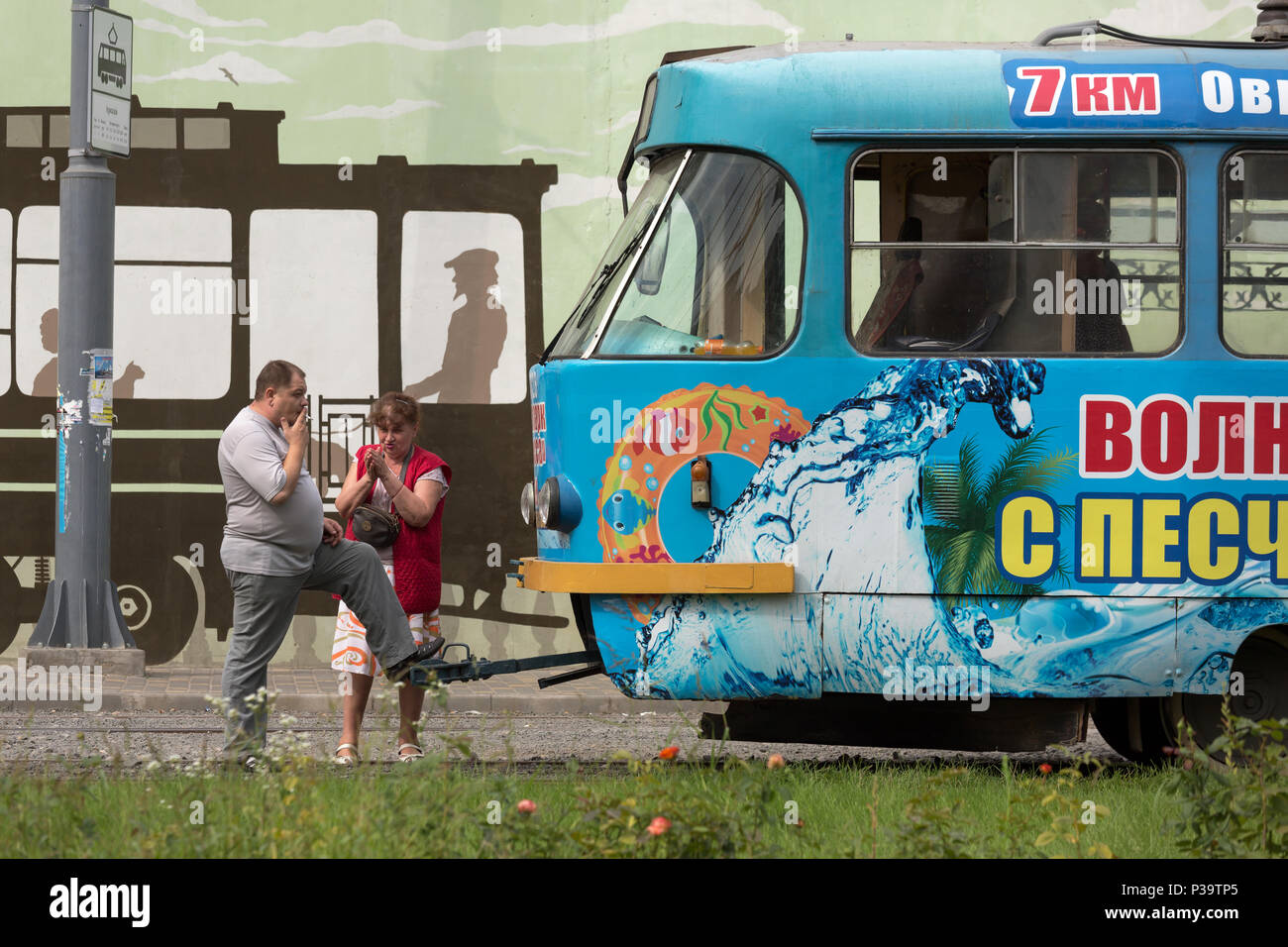 Odessa, Ukraine, straßenbahnfahrer auf zigarettenpause Stockfoto