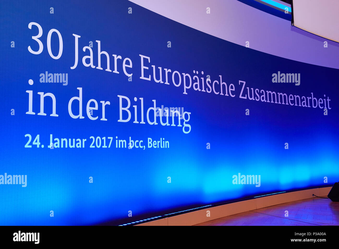 Berlin, Deutschland, Schriftzug 30 Jahre europäische Zusammenarbeit im Bildungsbereich Stockfoto
