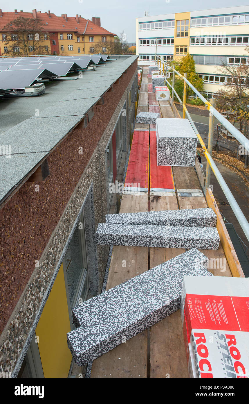 Berlin, Deutschland, Einbau von Wärmedämmung auf ein Gebäude Stockfoto