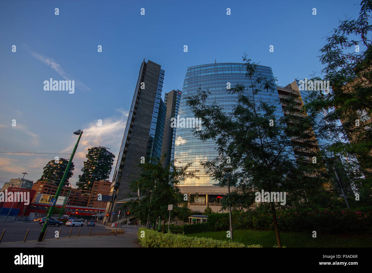 Ein Blick auf die moderne Architektur in Gae Aulenti Square, aus der Ferne, Mailand, Italien Stockfoto