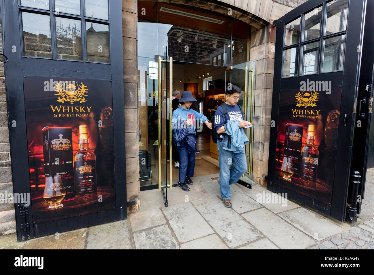 Der schottische Whisky Geschenk Shop, Schloss Edinburgh, Edinburgh, Schottland, Großbritannien Stockfoto