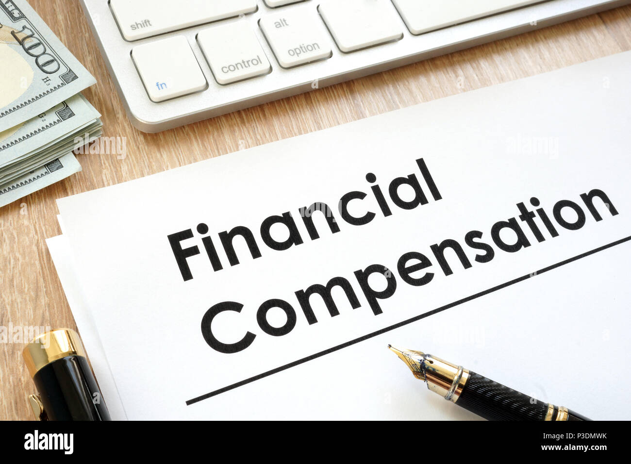 Finanzielle Entschädigung Dokument auf einem Tisch. Stockfoto