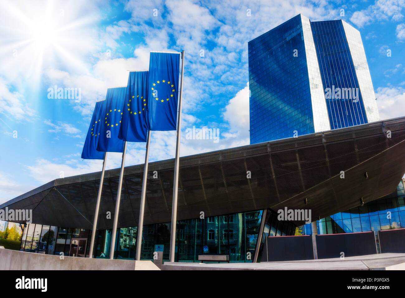 FRANKFURT, Deutschland - 19. SEPTEMBER 2015: Neuer Hauptsitz der Europäischen Zentralbank Stockfoto