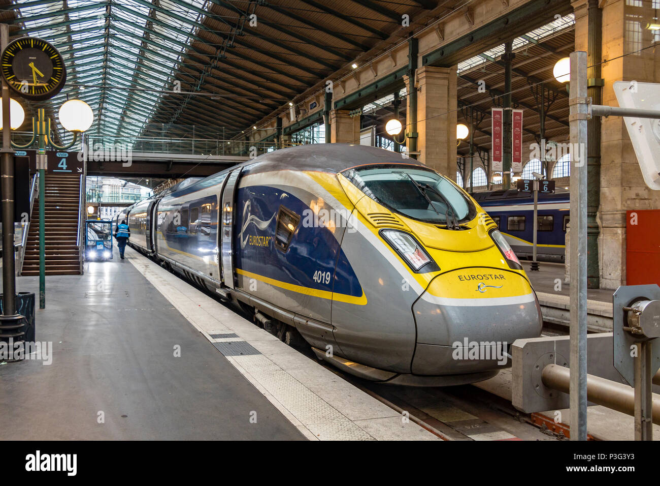 Eurostar Klasse 374 e320 Elektrischer Triebzug am Bahnhof Gare du Nord in Paris, Frankreich Stockfoto