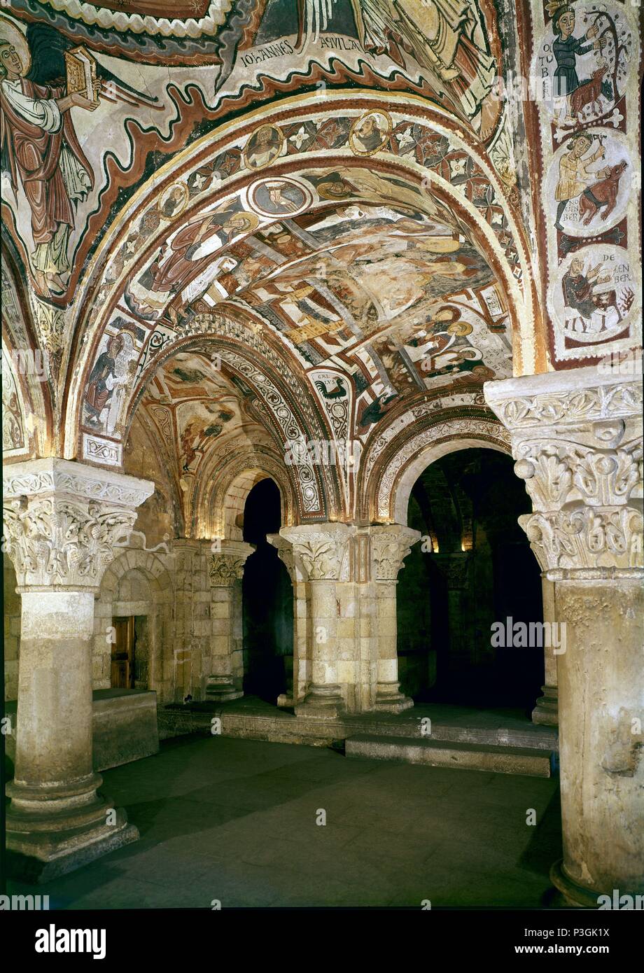 Pantheon mit Kapitellen aus dem Ende des 11. Jahrhunderts und mit römischen Fresken. Leon, Saint Isidore College. Spanien. Lage: COLEGIATA DE SAN ISIDORO, Leon, Spanien. Stockfoto