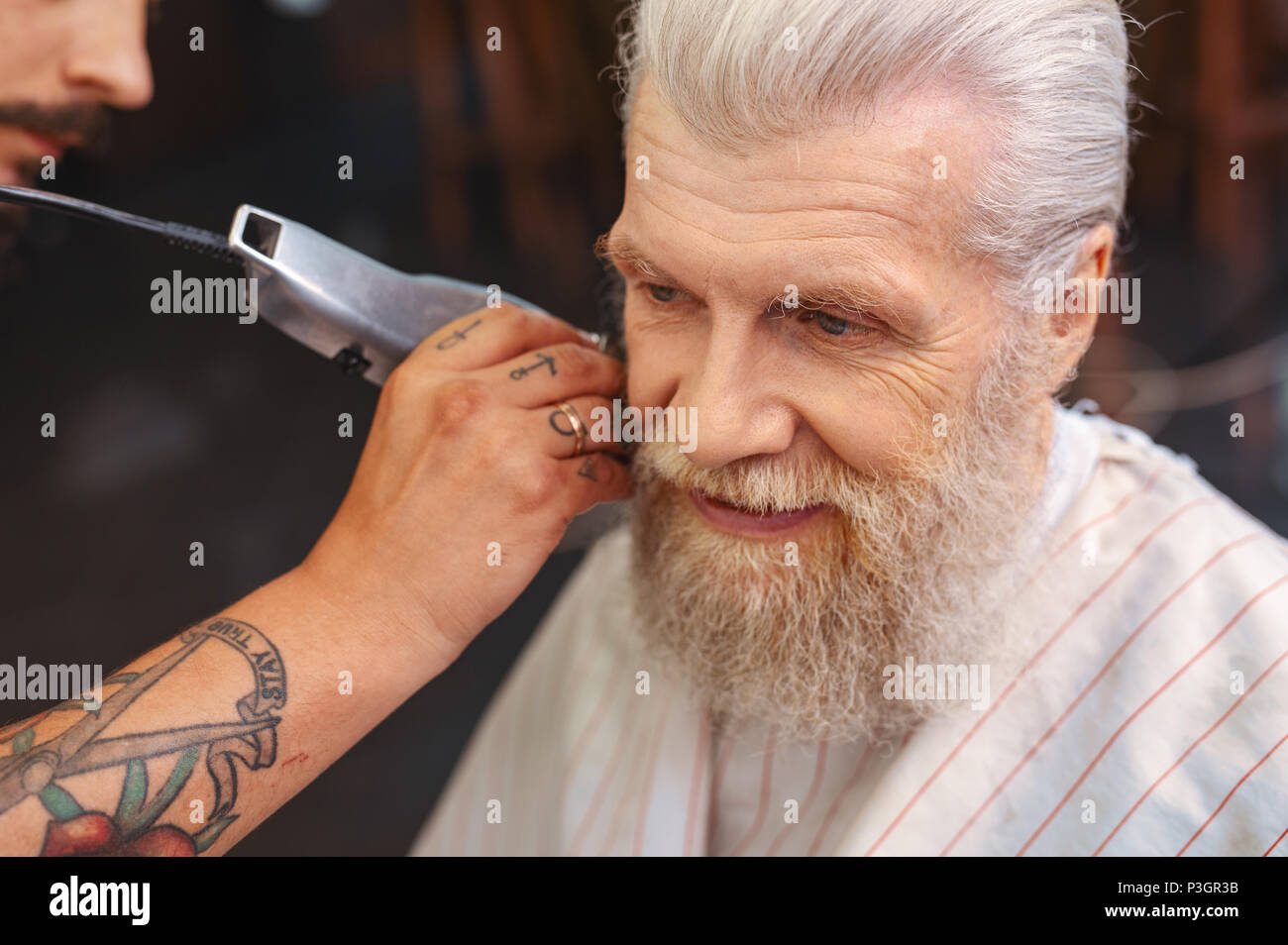 Porträt der Moderne Rentner, Genießen der Verfahren Stockfoto