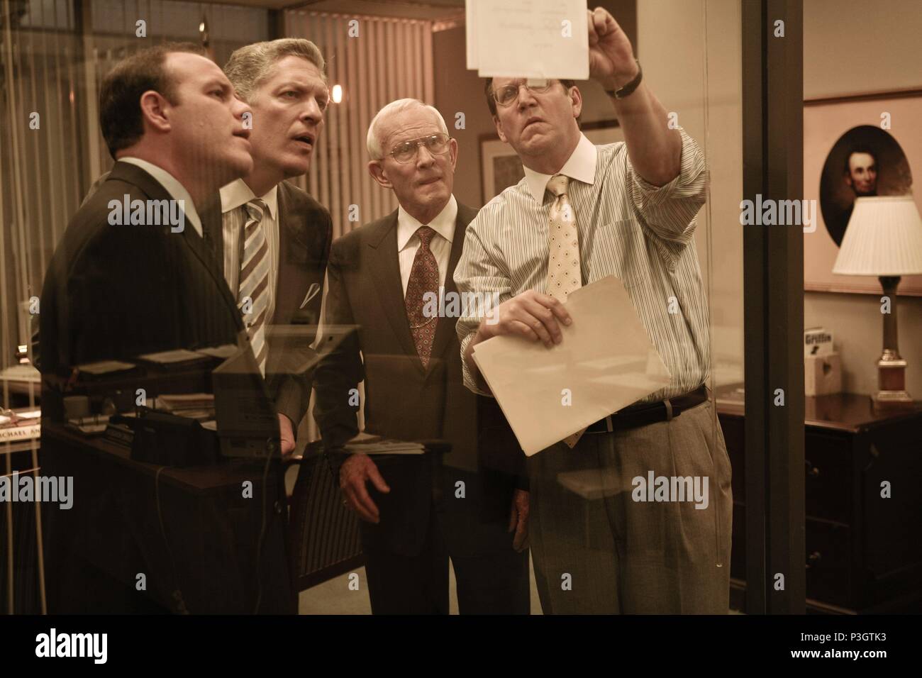 Original Film Titel: DER INFORMANT!. Englischer Titel: The Informant!. Regisseur: Steven Soderbergh. Jahr: 2009. Stars: TOM ERSTICKT; CLANCY BROWN; TOM PAPA; DANIEL HAGEN. Credit: WARNER BROS. BILDER/BARIUS, CLAUDETTE/Album Stockfoto