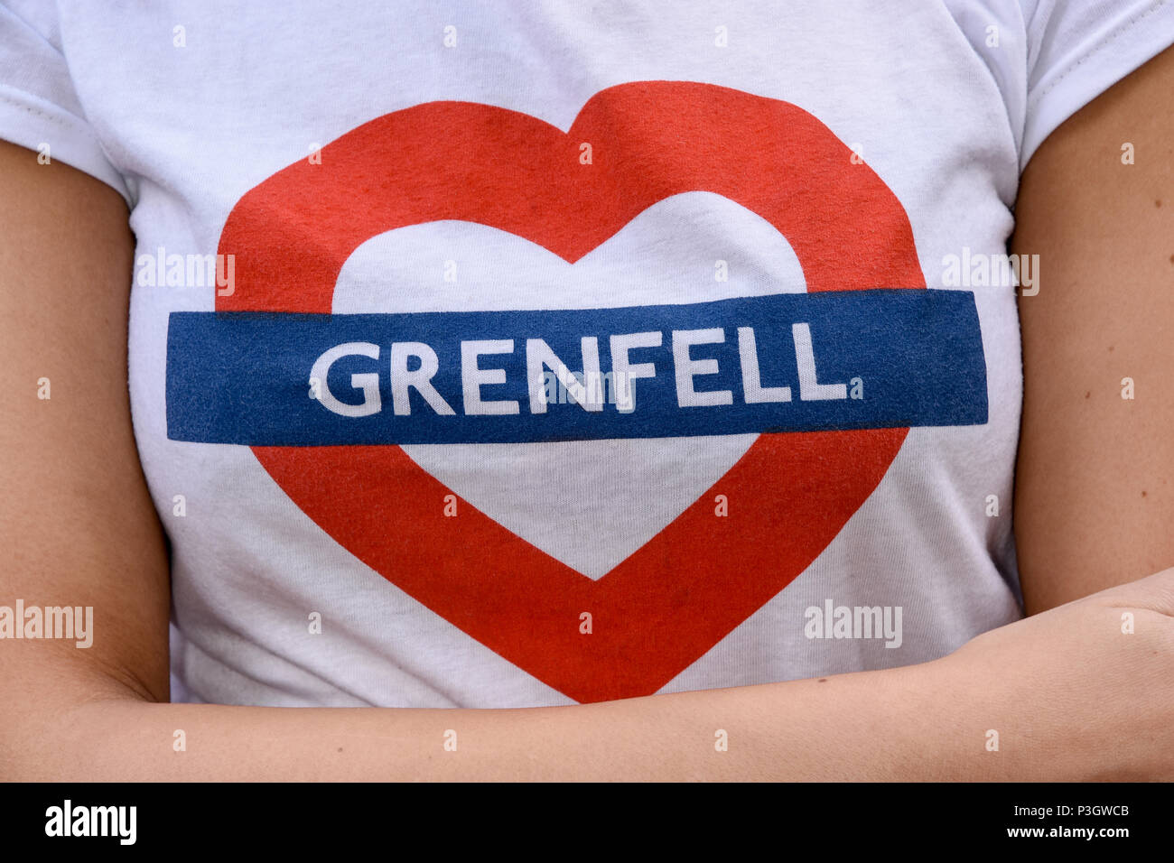 Gerechtigkeit für Grenfell - Solidarität März Unterstützung für Angehörige und Freunde von denen, die von der Grenfell Hochhaus Feuer, London.UK betroffen sind Stockfoto