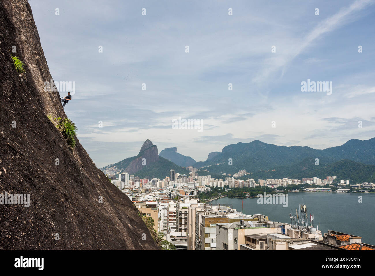 Berg In Rio De Janeiro Kreuzworträtsel Bergsteigen herausforderung -Fotos und -Bildmaterial in hoher Auflösung