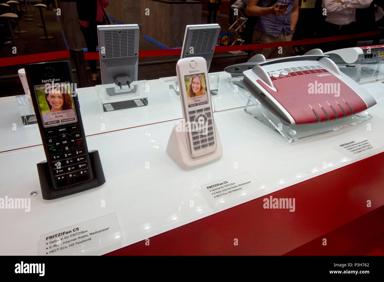 Hannover, Deutschland. 11 Juni, 2018. WLAN-Router, Smart Home, Fritzbox, Allgemein, Feature, Randmotiv, Symbolfoto, Vernetzung, Internationale Messe CeBIT in Hannover, am 11.06.2018. | Verwendung der weltweiten Kredit: dpa/Alamy leben Nachrichten Stockfoto