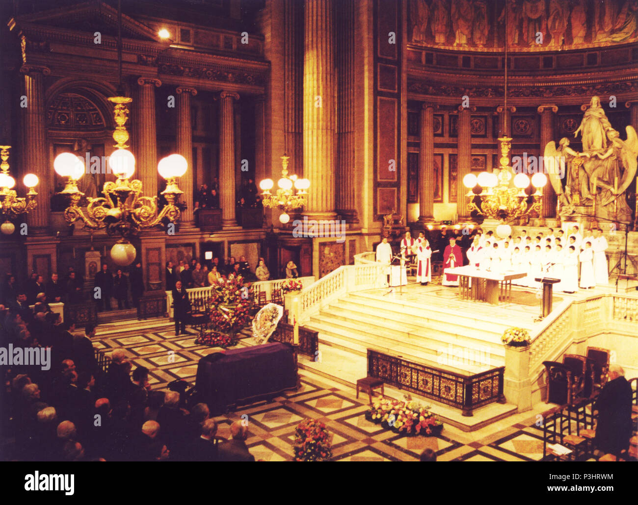 Beerdigung von Charles Trenet in der Kirche La Madeleine, Paris, Frankreich. Stockfoto